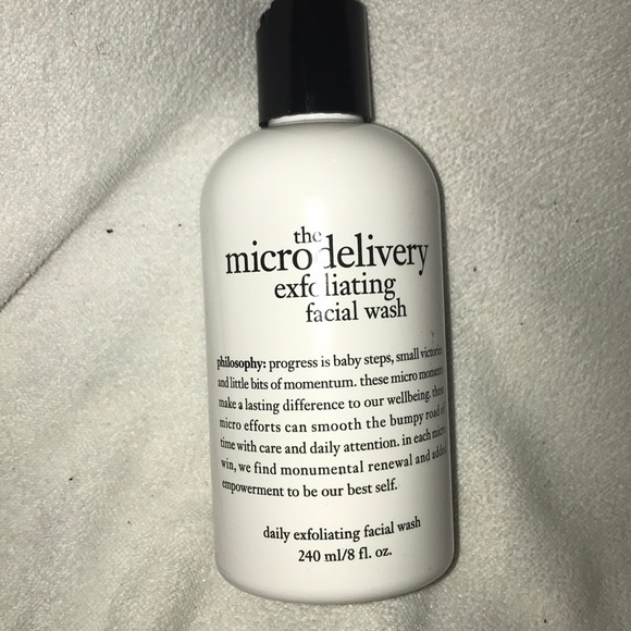 microdelivery exfoliating facial wash